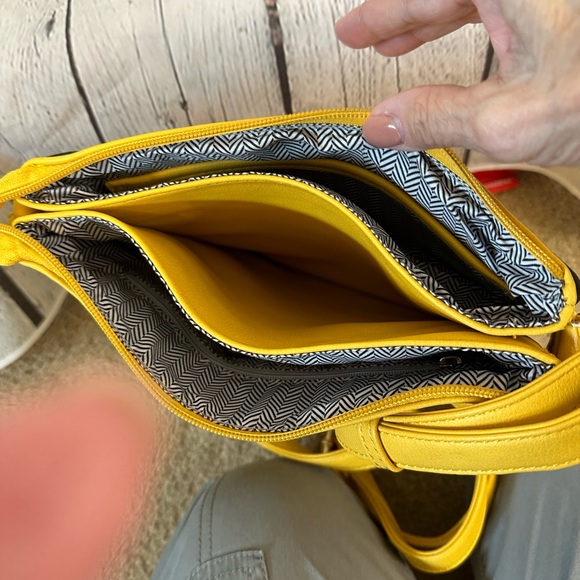 ISABELLE PETA APPROVED VEGAN LEATHER crossbody - Picture 7 of 13